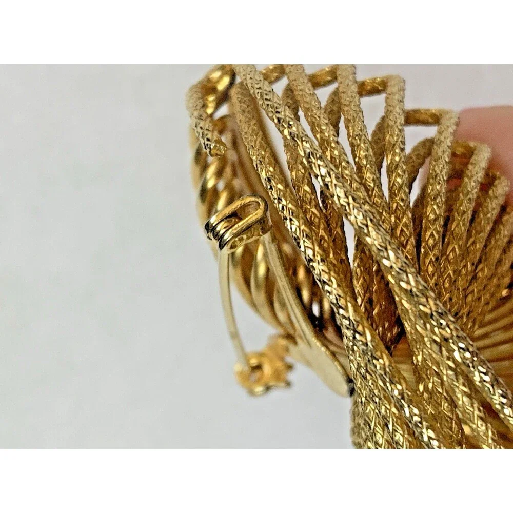 Unbranded vintage gold